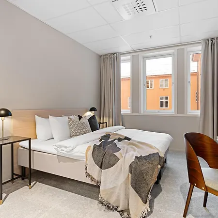 Enter St Elisabeth & 4*