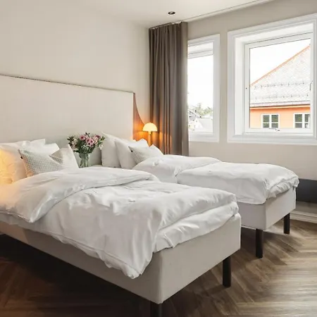 St Elisabeth & 4*