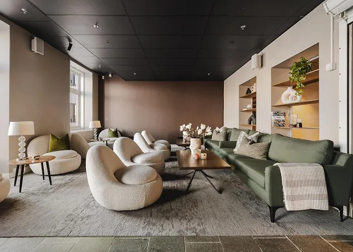 Enter St Elisabeth & Tromsø