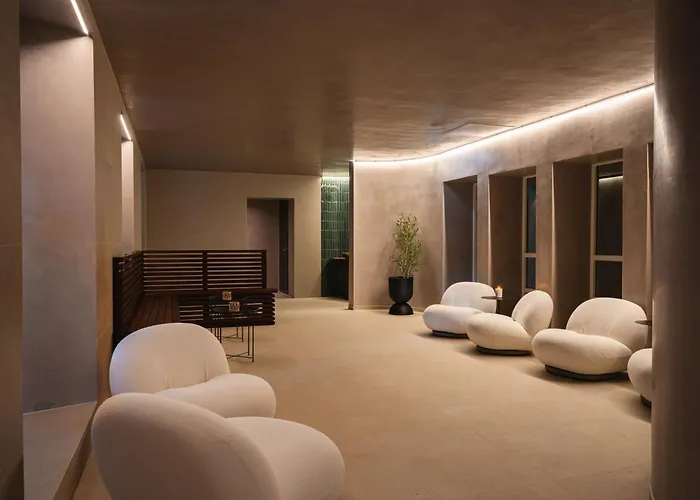 Enter St Elisabeth & Hotel