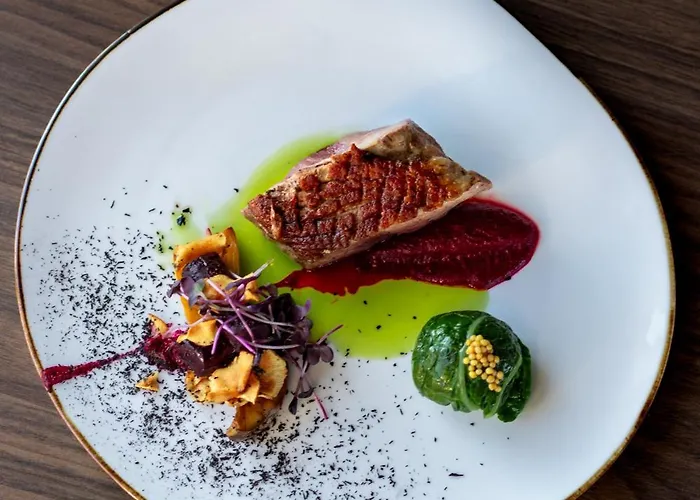 Enter St Elisabeth & Hotel 4*