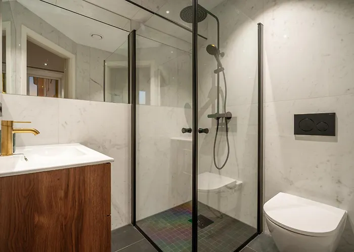 Enter St Elisabeth & Hotel 4*