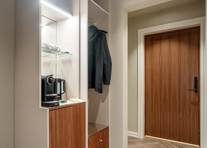 Enter St Elisabeth & Tromsø