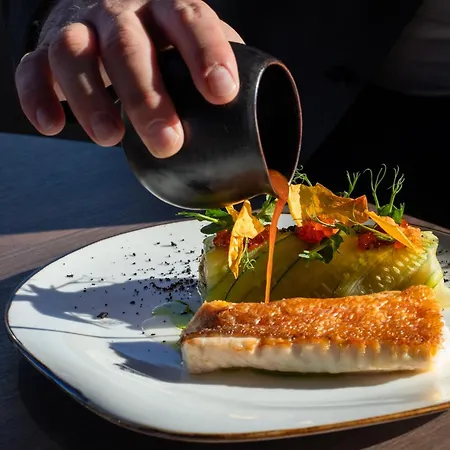 Enter St Elisabeth &