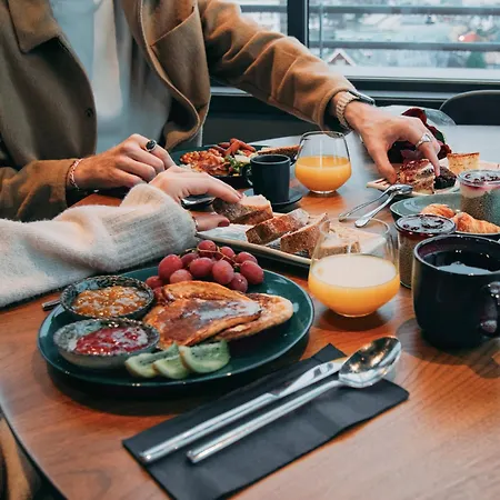 Enter St Elisabeth &